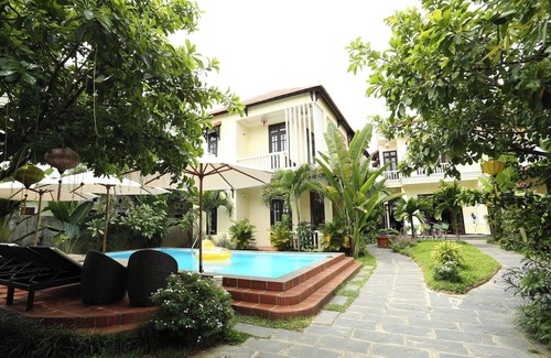 Cam Chau Villa | Luxurious 9-bedroom villa with AC and WiFi in charming Hoi An
