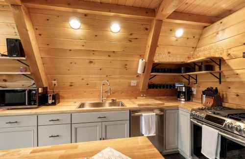 Pittsburg Chalet De Ski | Luxurious A-Frame Cabin Nestled Among Spectacular Nature in New Hampshire