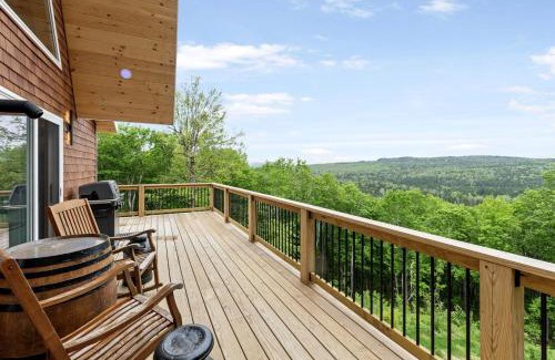 Pittsburg Chalet De Ski | Luxurious A-Frame Cabin Nestled Among Spectacular Nature in New Hampshire