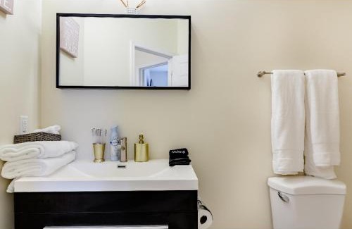 Northeast Maison | Luxurious and Cheerful Room in Washington DC