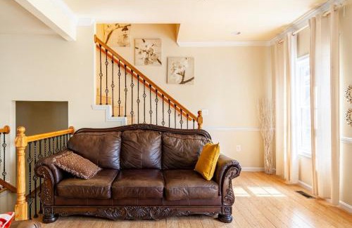 Northeast Maison | Luxurious and Cheerful Room in Washington DC