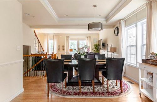 Northeast Maison | Luxurious and Cheerful Room in Washington DC
