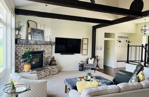 Butte Des Morts Maison | Luxurious and Spacious 5-bedroom house - Only 35 Minutes from Lambeau Field!