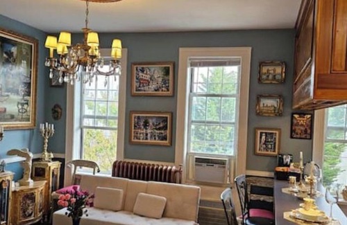 Queens Maison | Luxurious Apartment at Colonial Townhouse