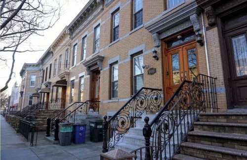 Queens Maison | Luxurious Apartment at Colonial Townhouse