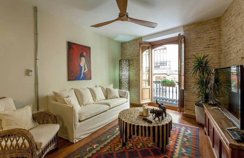 Trinitat Appartement | LUXURY AND ALLURING HOME IN HISTORIC TOWN
