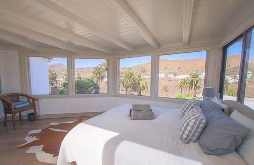 Haria Maison | Luxurious Apartment “The Penthouse” with Mountain View, Garden, Pool & Wi-Fi