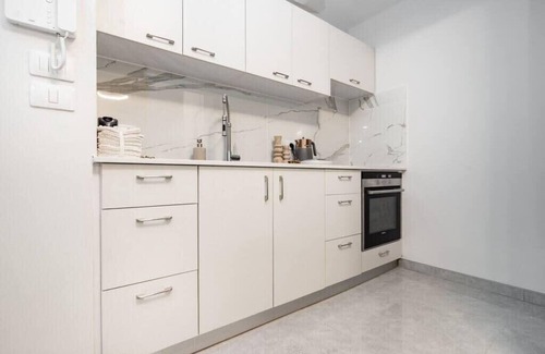 Mea She'arim Copropriété | Luxurious Apt with Private Heated Pool City Center