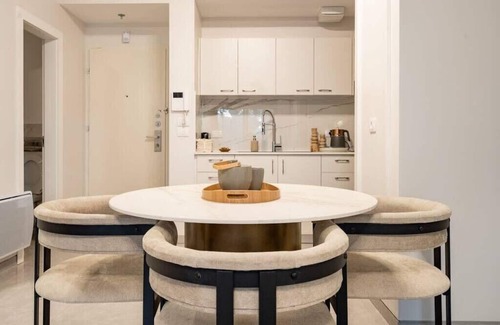 Mea She'arim Copropriété | Luxurious Apt with Private Heated Pool City Center