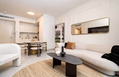Mea She'arim Copropriété | Luxurious Apt with Private Heated Pool City Center