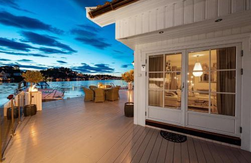 Arendal Maison | Luxurious Boathouse with Private Dock in the Best Location in Arendal
