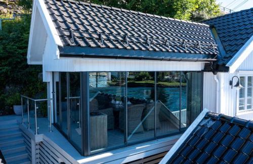 Arendal Maison | Luxurious Boathouse with Private Dock in the Best Location in Arendal