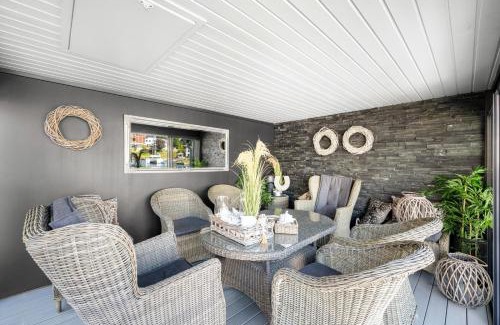 Arendal Maison | Luxurious Boathouse with Private Dock in the Best Location in Arendal