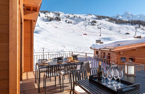 Arc-1800 Chalet De Ski | Luxurious Chalet for 12 with Indoor Pool, Sauna, Hammam, and Home Cinema in Les Arcs 1800