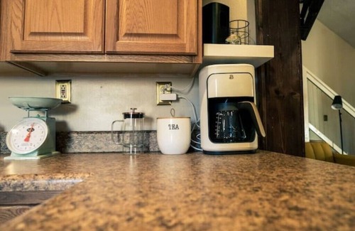 Alum Creek Cabine | Luxurious cabin, 6 mi HM trails, 12 mi Charleston