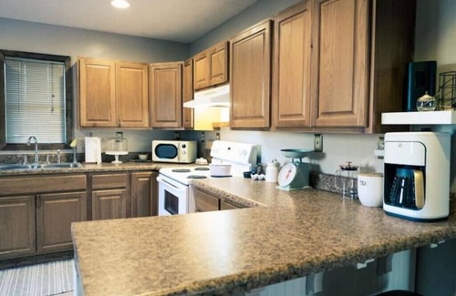 Alum Creek Cabine | Luxurious cabin, 6 mi HM trails, 12 mi Charleston