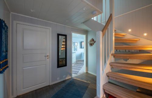 Vestvagøy Maison | Luxurious cabin by the waterfront