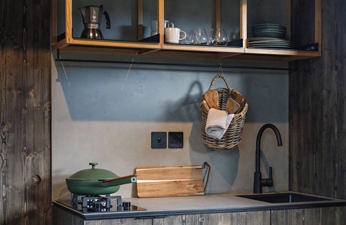 Fakenham Cabine | Luxurious Cabin at Thursford Castle, immersed in North Norfolk countryside.