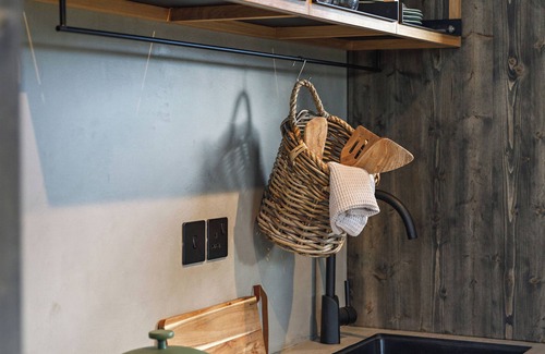 Fakenham Cabine | Luxurious Cabin at Thursford Castle, immersed in North Norfolk countryside.