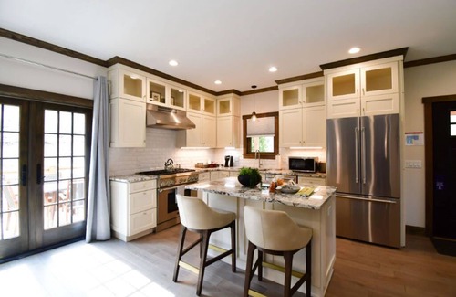 Wyoming Cabine | Luxurious Cabin in Picturesque Woodlands | Luxe