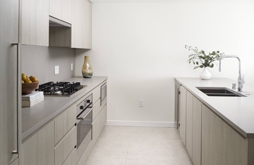 South Lake Union Hôtel | Luxurious Cascades Penthouse: Stunning Views & Exclusive Amenities Await You