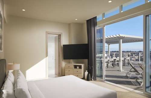 South Lake Union Hôtel | Luxurious Cascades Penthouse: Stunning Views & Exclusive Amenities Await You