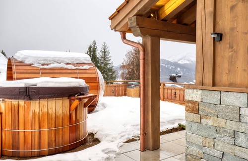 Crest-Voland Chalet De Ski | Luxurious Chalet at the foot of the slopes for 12 people.