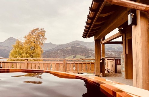Crest-Voland Chalet De Ski | Luxurious Chalet at the foot of the slopes for 12 people.