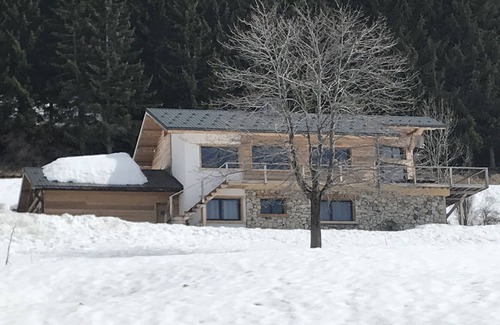 Aime Chalet De Ski | Luxueux Chalet rénové (250m2, 4*, sauna) pied des pistes La Plagne, superbe vue.