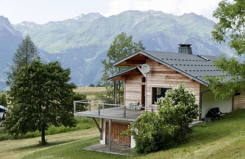 Aime Chalet De Ski | Luxueux Chalet rénové (250m2, 4*, sauna) pied des pistes La Plagne, superbe vue.