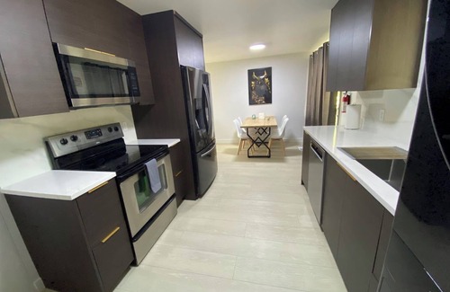 West Valley City Maison | luxurious Charming 2-bed house with WiFi and AC with arcade pac-man pet friendly
