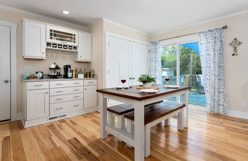 Kings Grant Maison | Luxurious & Comfy Haven: Prime Location ~ Pool ~ Hot Tub ~ Fire Pit ~ Gym ~ Pkg!