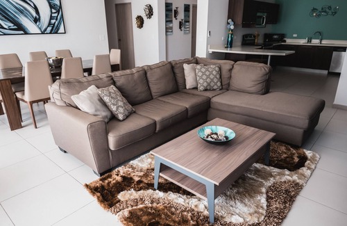 Barrio Santa Lucia Copropriété | Condo luxueux, 10min à pied de la plage / ville, piscine et commodités incroyables!