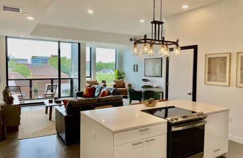 Iowa City Copropriété | Luxurious Condo in Heart of Downtown Iowa City