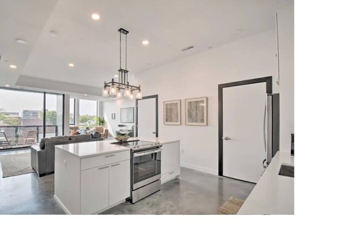 Iowa City Copropriété | Luxurious Condo in Heart of Downtown Iowa City