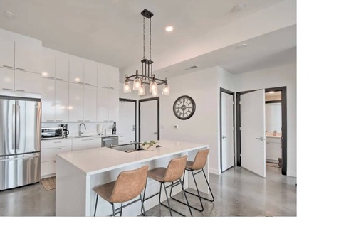 Iowa City Copropriété | Luxurious Condo in Heart of Downtown Iowa City