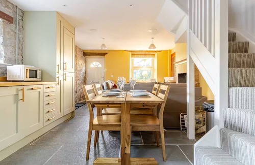 Litton Cottage | Luxurious Cosy Cottage in Stunning Peak District Village Tideswell