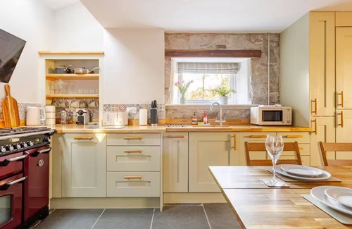 Litton Cottage | Luxurious Cosy Cottage in Stunning Peak District Village Tideswell