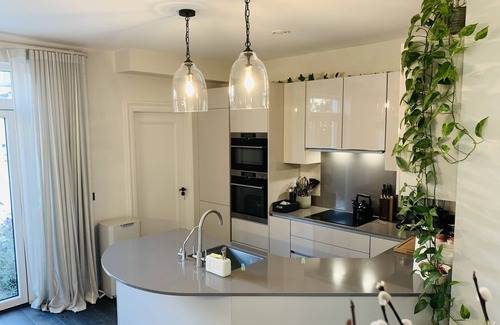 Blackrock Maison | Luxurious Cosy Home for Weekly or Monthly Rent