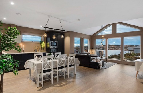 Steinsland Maison | Luxurious cottage outside Bergen with Jacuzzi - Spa, boat and kayak rental
