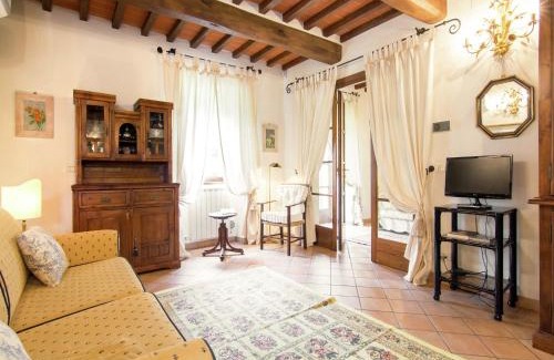 Cortona Maison | Luxurious, cozy apartment with pool near Cortona in Tuscany versatile