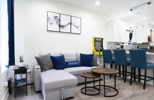 Little Village Appartement | Luxurious, Cozy Beauty 10 min from Downtown Chicago