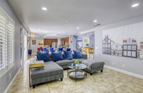 Whitney Ranch Maison | Luxurious & Cozy ⛱SUNNY PRIVATE Pool★PETS ALLOWED★PVT Yard★Arcade Game Room
