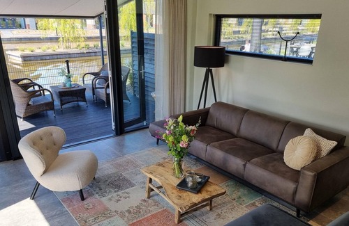 Balk Maison | Luxueuse villa sur l'eau indépendante avec ponton