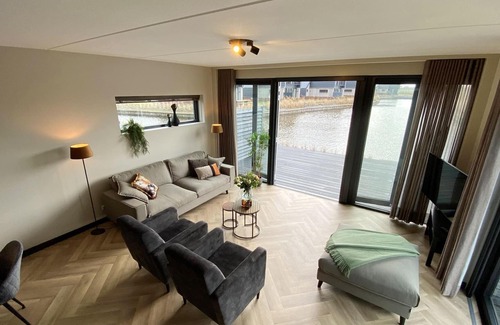 Balk Maison | Luxueuse villa sur l'eau indépendante avec ponton