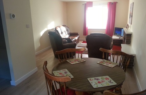 Severn Beach Maison | LUXURIOUS DINGLE CORNER