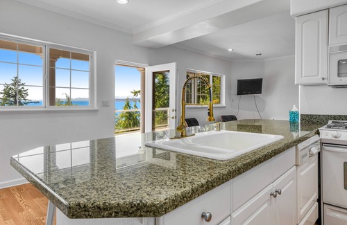 Blaine Maison | Luxurious dog-friendly water-view home with private beach access & hot tub