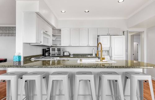 Blaine Maison | Luxurious dog-friendly water-view home with private beach access & hot tub