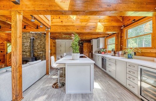 Mount Marion Maison | Vallée de Hudson luxueuse et enchanteresse / Catskills / Log House Upstate NY