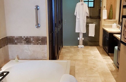 Boca de Tomatlan Station Balnéaire | Luxurious Family friendly 2-BR Beach Suite w/hot tub. Stunning views of Nature.
